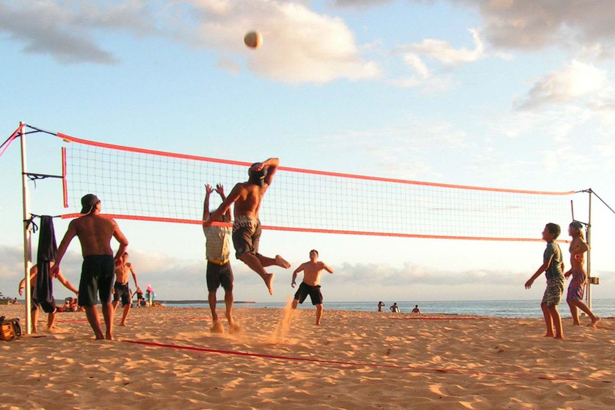 Beach Volleyball an den schier endlos scheinenden Strand von Tarifa spielen