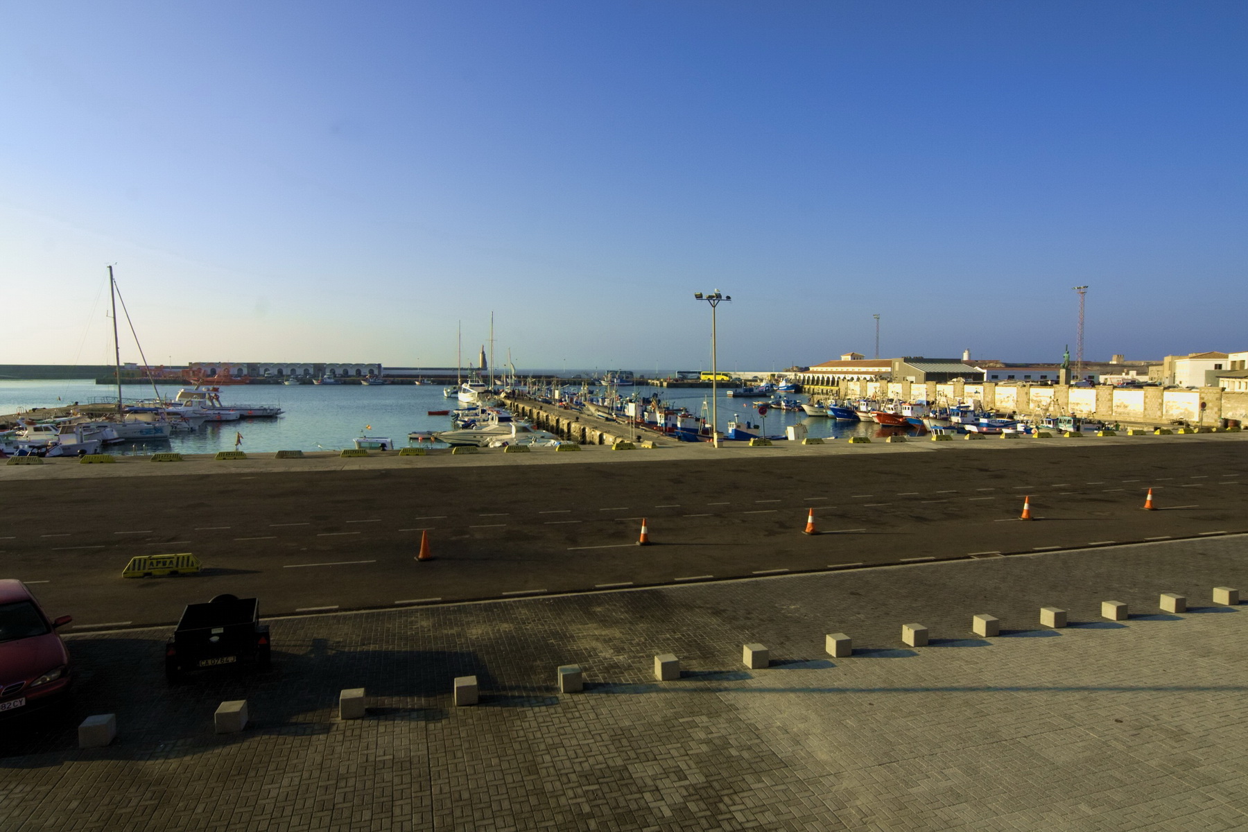 Ein Blick auf den Hafen von Tarifa