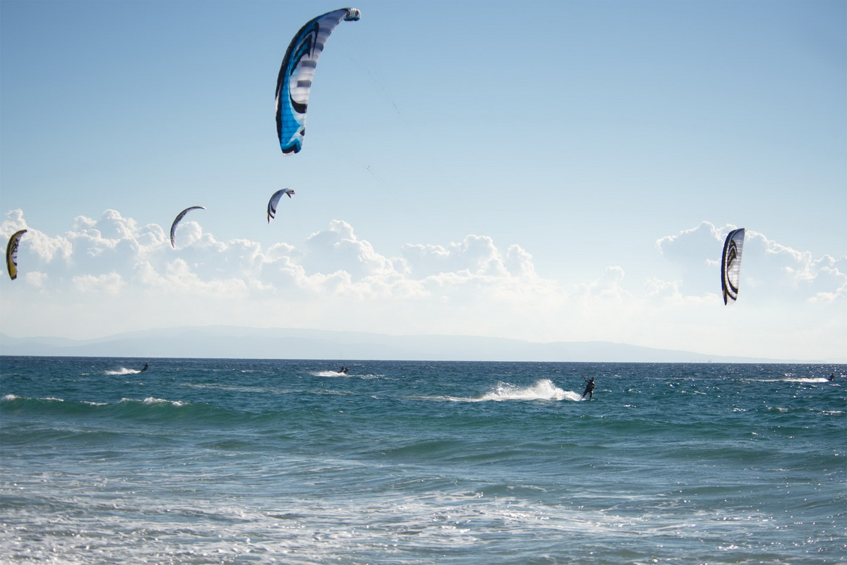 Kitesurfen an einem der Unzähligen Spots in und um Tarifa